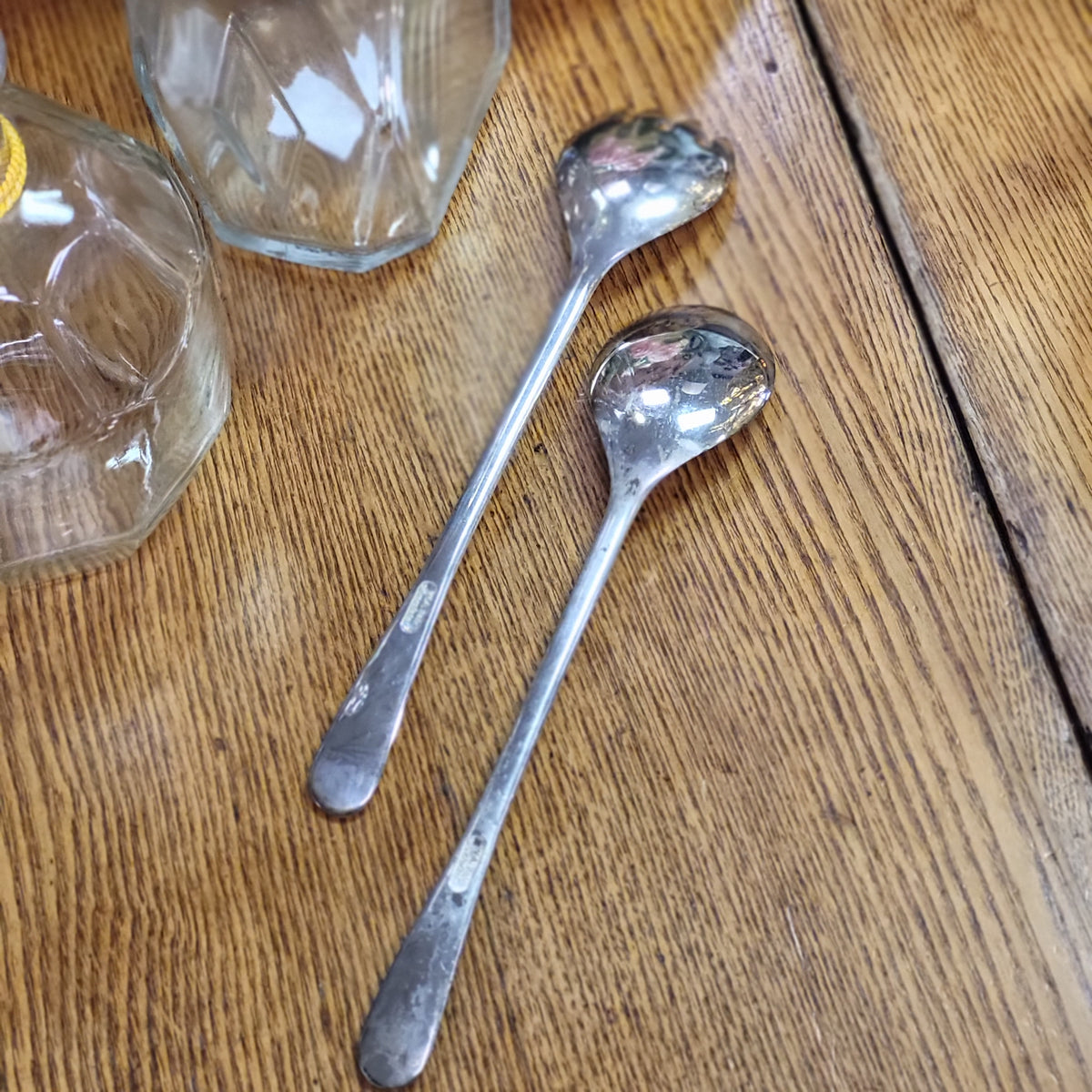 2 ANTIQUE COLLECTIBLE SPOONS 8.25