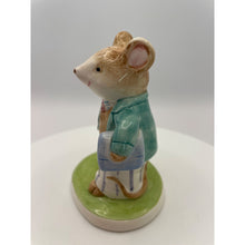 Load image into Gallery viewer, Meadow Mouse 1852 by Napcoware Porcelain Figurine, Made in Korea