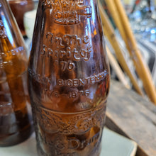 Load image into Gallery viewer, Vintage Fyfe &amp; Drum Bicentennial Amber Beer Bottle, George Washington