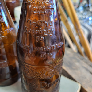 Vintage Fyfe & Drum Bicentennial Amber Beer Bottle - Yorktown