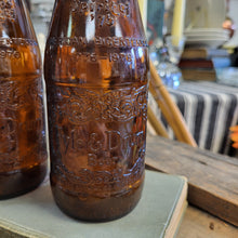 Load image into Gallery viewer, Vintage Fyfe &amp; Drum Bicentennial Amber Beer Bottle - Yorktown