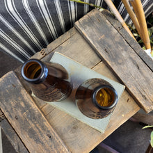 Load image into Gallery viewer, Vintage Fyfe &amp; Drum Bicentennial Amber Beer Bottle - Yorktown