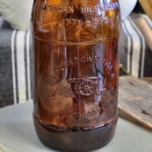 Load image into Gallery viewer, Vintage Fyfe &amp; Drum Bicentennial Amber Beer Bottle - Yorktown