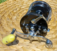 Load image into Gallery viewer, Penn Surfmaster 200 Reel with Box, Saltwater Fishing Gear
