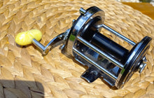 Load image into Gallery viewer, Penn Surfmaster 200 Reel with Box, Saltwater Fishing Gear