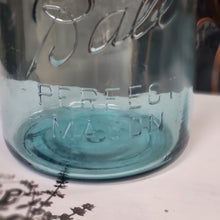 Load image into Gallery viewer, Ball Qt. &quot;Perfect Mason&quot; Jars Blue with Zinc Lid and &quot;0&quot; on the Bottom