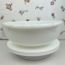 Load image into Gallery viewer, Pyrex Turquoise &quot;Blue Wheat&quot; 1 1/2 Quart Round Handled Casserole Dish #023