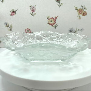Vintage Indiana Glass Tiara Sandwich Glass Daisy Design Candy Dessert Dish