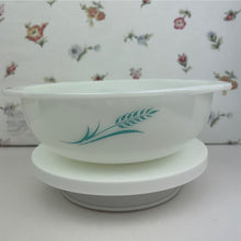 Load image into Gallery viewer, Pyrex Turquoise &quot;Blue Wheat&quot; 1 1/2 Quart Round Handled Casserole Dish #023