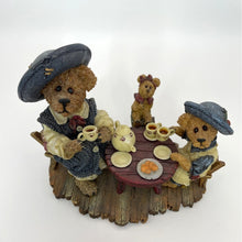 Load image into Gallery viewer, Boyd&#39;s Bears Private Issue F.O.B Collector&#39;s Edition - Catherine &amp; Catilin Berriweather with Little Scruff