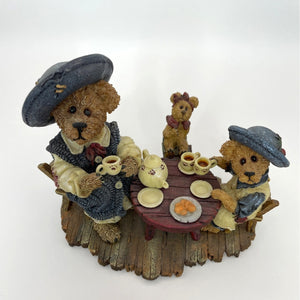 Boyd's Bears Private Issue F.O.B Collector's Edition - Catherine & Catilin Berriweather with Little Scruff