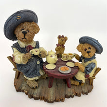 Load image into Gallery viewer, Boyd&#39;s Bears Private Issue F.O.B Collector&#39;s Edition - Catherine &amp; Catilin Berriweather with Little Scruff