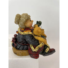 Load image into Gallery viewer, Boyd&#39;s Bears Carvers Choice - Mrs. C with Bobbin, As Good as New