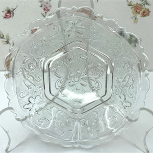 Vintage Indiana Glass Tiara Sandwich Glass Daisy Design Candy Dessert Dish