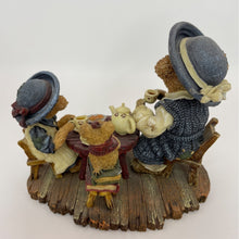 Load image into Gallery viewer, Boyd&#39;s Bears Private Issue F.O.B Collector&#39;s Edition - Catherine &amp; Catilin Berriweather with Little Scruff