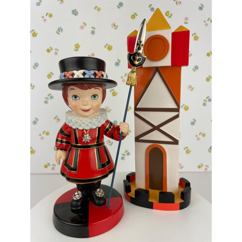 Disney WDCC Small World England Royal Duty and Tower 40th Anniversary Sculpture
