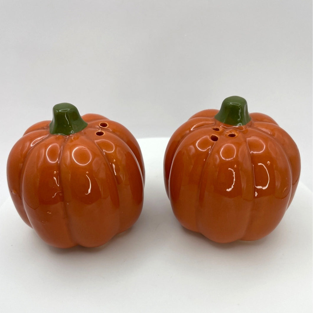 Vintage Ceramic Fall Thanksgiving Pumpkin Salt and Pepper Shaker Set