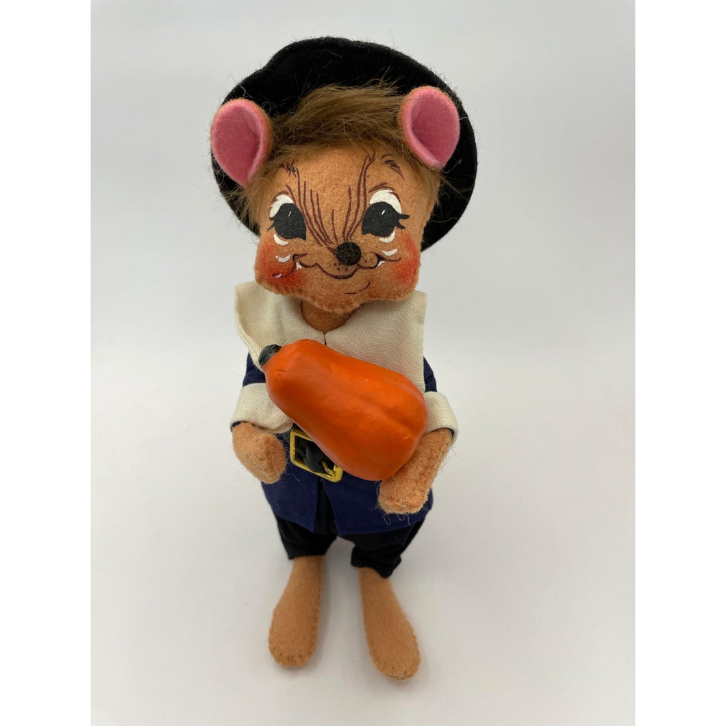 Annalee Thanksgiving Pilgrim Boy Mouse Holding Pumpkin Collectible Doll