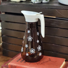Load image into Gallery viewer, Vintage Thatcher Amber Glass 1970&#39;s Syrup Bottle, Brown and White Daisy Carafe