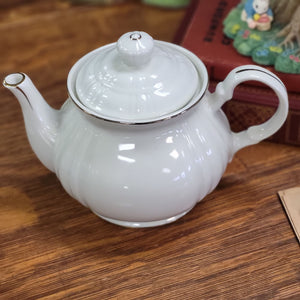 Regal Manor Fine China Teapot by Robinson Design Group, Made in Japan 1989