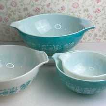 Load image into Gallery viewer, Blue Turquoise and White Pyrex Amish Butterprint Cinderella Mixing Bowls - Set of 4