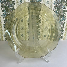 Load image into Gallery viewer, Vintage Yellow Depression Glass Federal Patrician Spoke Round Plate/Platter