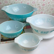 Load image into Gallery viewer, Blue Turquoise and White Pyrex Amish Butterprint Cinderella Mixing Bowls - Set of 4