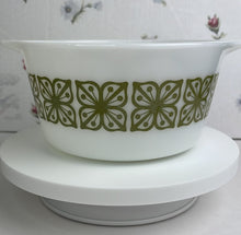 Load image into Gallery viewer, Pyrex Verde Square Green Flowers on White #473 Cinderella Handles Ovenware