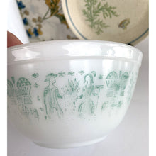 Load image into Gallery viewer, Vintage Pyrex Amish Butterprint 402 1.5 QT. White and Turquoise Cinderella Bowl, Pyrex Nesting Bowls, Small Pyrex Mixing Bowl, Batter Bowl