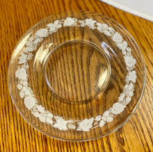 Load image into Gallery viewer, Anchor Hocking Etched Dessert Plates