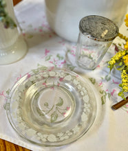 Load image into Gallery viewer, Anchor Hocking Etched Dessert Plates