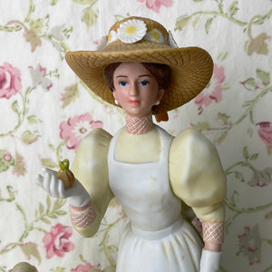 Avon Porcelain Figurine - Mrs. Albee 2008 President's Club Award