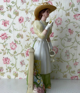 Avon Porcelain Figurine - Mrs. Albee 2008 President's Club Award