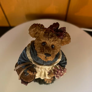 Boyds Bears Molly B Berriweather...Teddy Bedar's Picnic Collectible Figurine