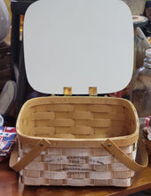 Load image into Gallery viewer, Rooster &amp; Hen Picnic Basket