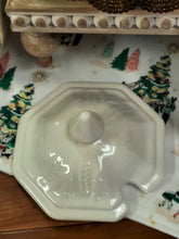 Load image into Gallery viewer, CA California Pottery USA - 6 cup Soup or Veggie Tureen