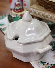 Load image into Gallery viewer, CA California Pottery USA - 6 cup Soup or Veggie Tureen